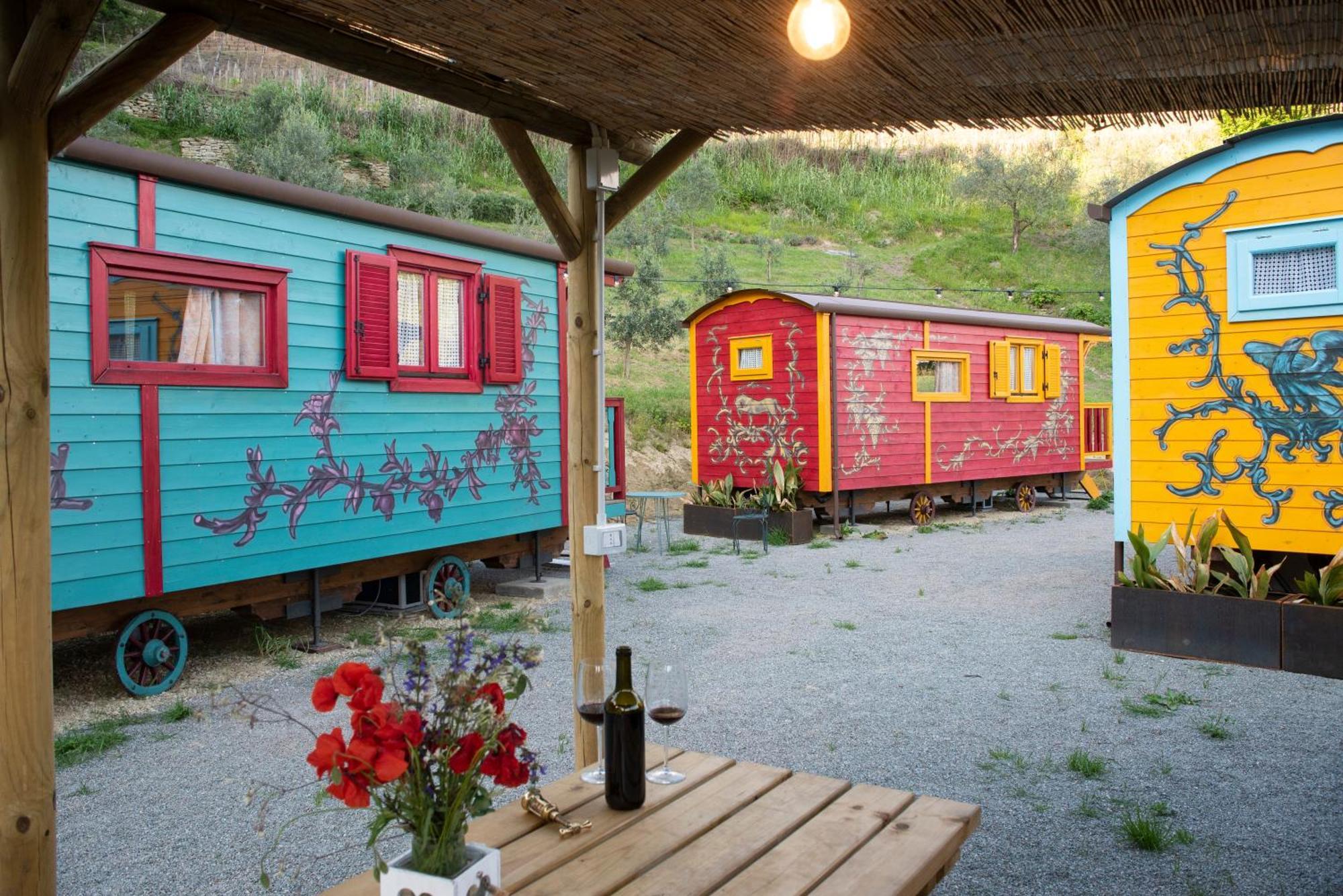 Agriturismo La Rovere - I Carrozzoni Gitani Cossano Belbo Eksteriør bilde
