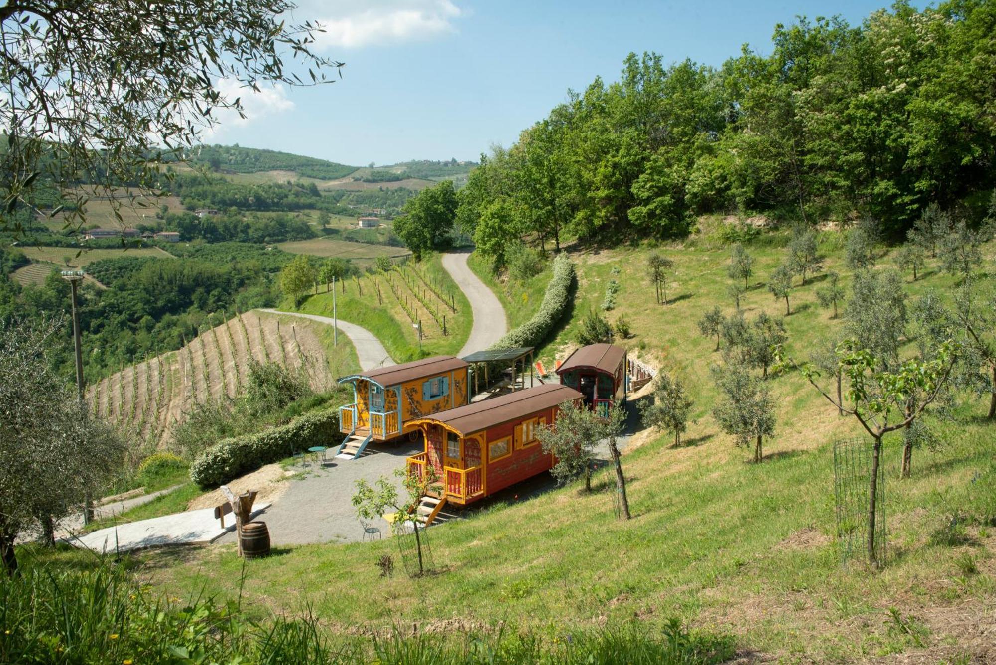 Agriturismo La Rovere - I Carrozzoni Gitani Cossano Belbo Eksteriør bilde